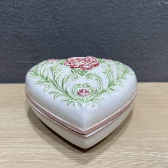 Vintage Hand painted Ceramic Jewelry Box Holder, Valentines Day Gift, Beautiful - Picture 1 of 6